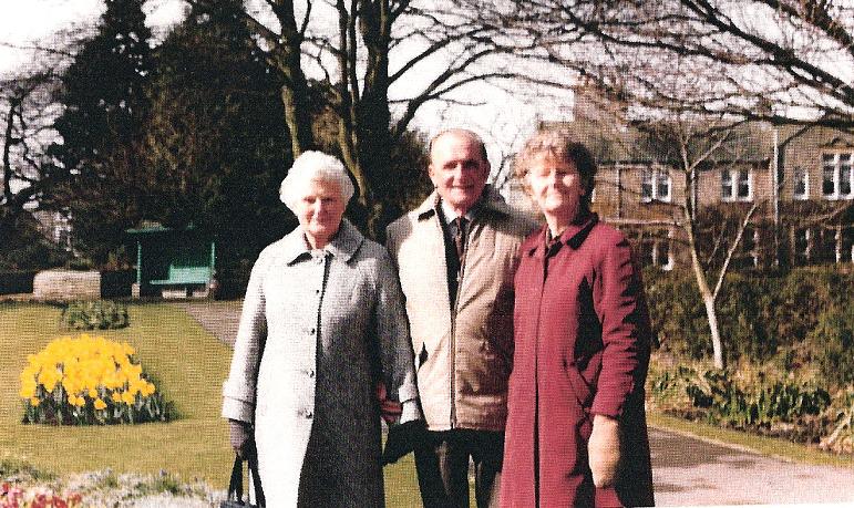 Dorothy Robinson, grand-daughter of Thomas Edward Jacob, her husband and Brenda in 1989.